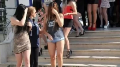 İzmir merkezli 7 ilde dijital fuhuş ağına operasyon!