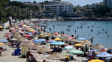 Sıcak havadan bunalanlar denizlere akın etti