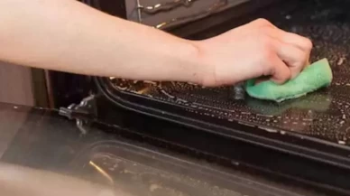 Fırın içindeki yanıkları söküp atan doğal karışım tarifleri