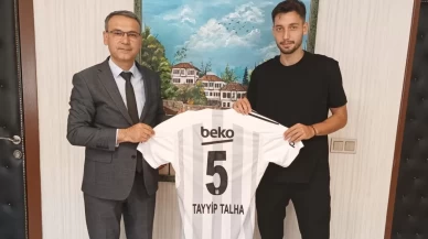 Tayyip Talha Sanuç’tan lise öğretmenine anlamlı hediye