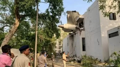 Hindistan'da düşen uçağı "dakikalar" ile kaçıran yolcu kazadan kurtuldu