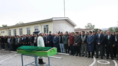 Mersin'de denizde boğulan lise öğrencisi memleketi Çorum'da son yolculuğuna uğurlandı