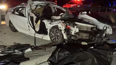 Önündeki kamyona çarpınca olanlar oldu! 2 ölü, 3 kişi hastanede