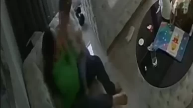 Çocuğuna şiddet uygulayan anne kamerada