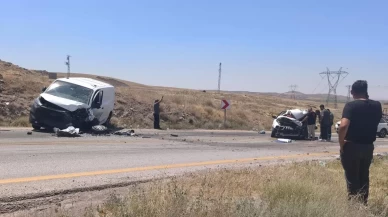 Sincan’da otomobil ile hafif ticari araç çarpıştı