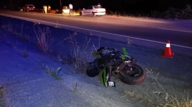 İki motosiklet birbirine girdi: Biri alev aldı, diğeri ikiye bölündü