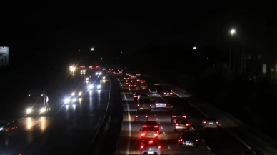 Bayramın bitmesini beklemeyenler otoyolda akıcı yoğunluk oluşturdu