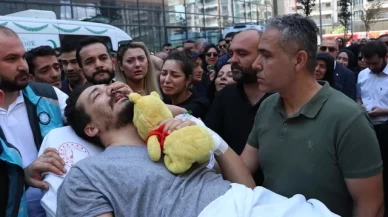 Kazada ailesini yitirdi! Sedyeyle geldi, vedada gözyaşlarına boğuldu