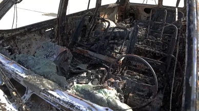 İsrail’in saldırısında hedef alınan ambulans Tahran’da sergileniyor