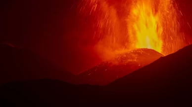 Endonezya'da yanardağ patlaması!