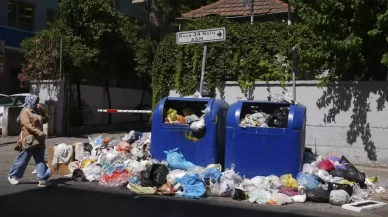 İzmir'de sokaklar yine çöp yığınlarıyla doldu