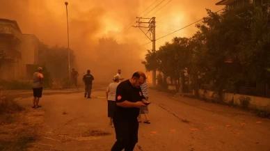 İzmir'de iki ayrı orman yangını: Yerleşim yerleri tehdit altında