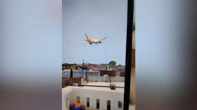 Hindistan'da yolcu uçağı yerleşim yerine düştü! Düşme anı kameraya yansıdı