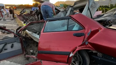 Bursa’da bariyerlere çarpan otomobilin sürücüsü öldü