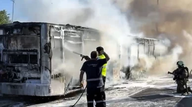 İstanbul’da korku dolu dakikalar! Metrobüs bir anda alev topuna döndü, patlama sesleri duyuldu