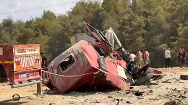 Antakya'da freni arızalanan vinç korkunç bir kazaya sebep oldu: 1 ölü, 1 yaralı