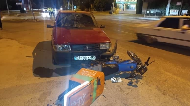 Otomobil motosiklete çarptı, o anlar kamerada!