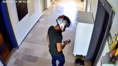 Kafasına atlet ve kask geçirerek hırsızlık girişiminde bulunan 2 şahıs kamerada