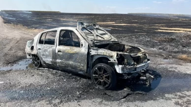 Tekirdağ'da seyir halindeki otomobil çıkan yangında hurdaya döndü