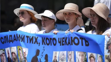 "Rusya'nın esirleri serbest bırakması" talebiyle Ukraynalılar İstanbul'da eylem yaptı