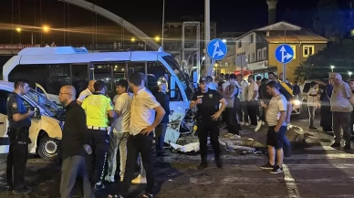 Rize'de minibüs ile hafif ticari araç çarpıştı: 10 yaralı