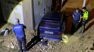 Otomobil şarampole uçup trafoya çarptı! Kazayı burnu bile kanamadan atlattı
