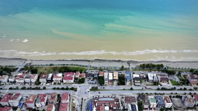 Karadeniz'de sağanak sonrası denizin rengi "kahverengi" oldu