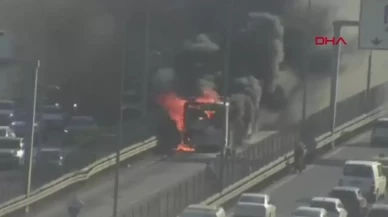 Bakırköy'de metrobüste yangın çıktı