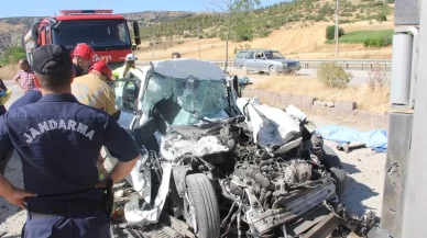 Manisa'da tır ile otomobil çarpıştı