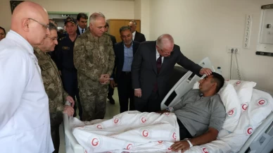 Bakan Güler, metan gazından zehirlenen Mehmetçikleri hastanede ziyaret etti