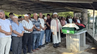 Bıçaklanarak öldürülen 21 yaşındaki genç memleketi Sakarya’da defnedildi