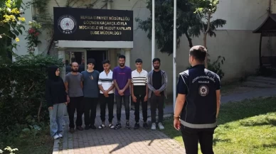 Kimliksiz 7 göçmen yakalandı, araç trafikten men edildi