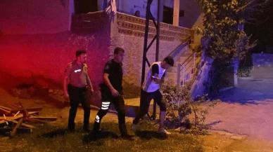 Tartışan 2 arkadaş birbirini bıçakladı: 2 yaralı