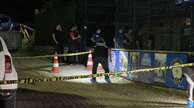 İlçe Emniyet Müdürlüğü önünde silahlı kavga: 2 yaralı