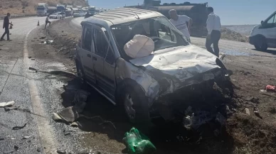 Cizre'de tır ile hafif ticari araç çarpıştı: 2 yaralı