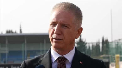 İstanbul Valisi Gül LGS sınavında tam puan alan 163 öğrenciyi ödüllendirdi