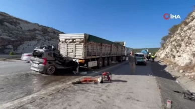 Tarsus’ta hafif ticari araç tıra çarptı: 5 ölü, 1 ağır yaralı