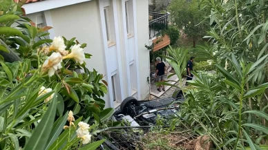 Marmaris'te otomobil evin bahçesine uçtu: 1 ölü, 4 yaralı