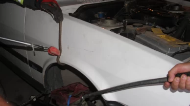 Konya'da otomobilin jantında yılan paniği!