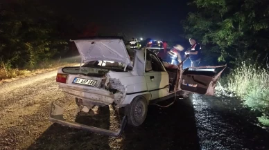 Ceyhan'da feci kaza: Otomobil ve kamyonet çarpıştı, 4 yaralı