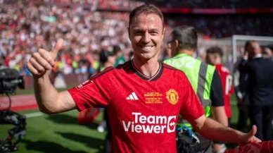 Jonny Evans'a Manchester United’da yeni görev