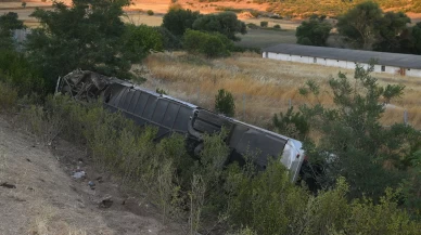 Balıkesir'de yolcu otobüsü şarampole devrildi