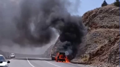 Adıyaman’da otomobil cayır cayır yandı