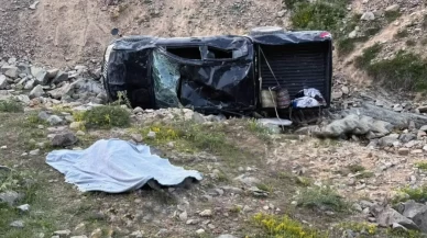 Gümüşhane'de otomobil şarampole yuvarlandı: 2 ölü, 4 yaralı