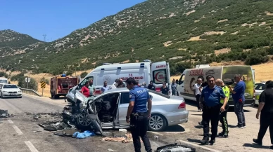 İki otomobil çarpıştı: 1 ölü, 9 yaralı