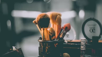 22 yıldır makyajını temizlemeyen kadının son hali şoke etti!