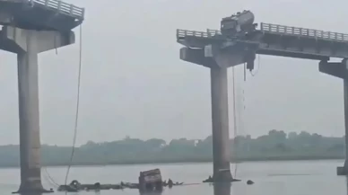 Hindistan'ın Gucerat eyaletinde köprü çöktü: 9 kişi öldü