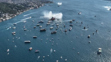 Boğaz'dan 15 Temmuz geçişi: 253 şehidin anısına 253 tekne ve bot boğazı selamladı