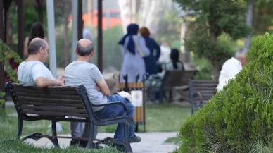 Termometreler 40 dereceyi gösterdi: vatandaşlar gölgeliklerde vakit geçirdi