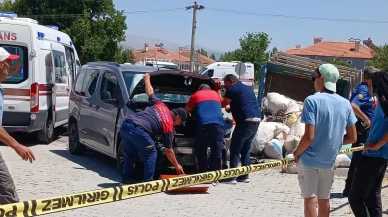 Burdur'da traktörle hafif ticari araç çarpıştı: 7 yaralı
